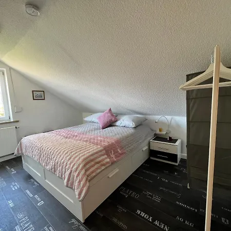 Herzlich Willkommen In Der Dachstube Apartment
